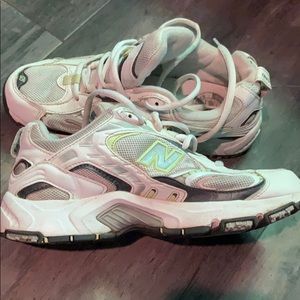 New balance tennis shoes rarely worn
